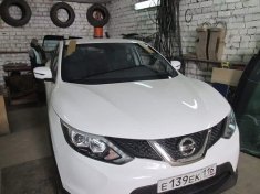 Фото Nissan после установи нового стекла
