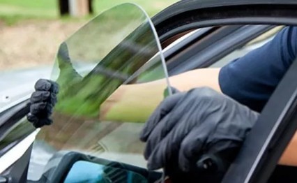 Фото процесса замены бокового стекла